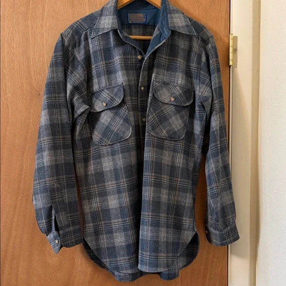 Vintage! Pendleton Woolen Mills Navy and Gray Shirt quality vintage pure wool - Picture 2 of 7